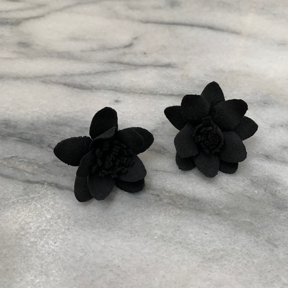 Nordstrom Flower Stud Earrings Black - Picture 5 of 7